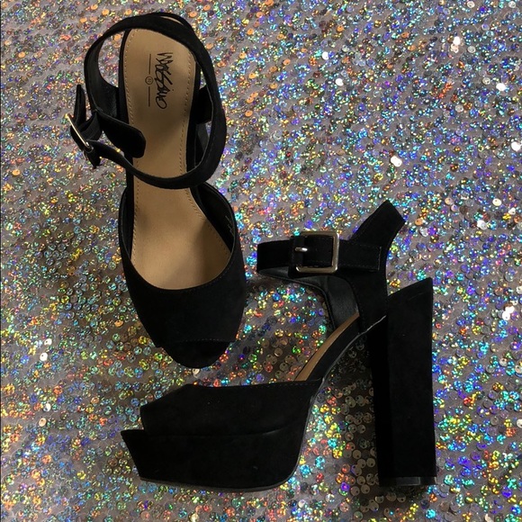 Mossimo Supply Co. Shoes - 🗝 Suede Peep-toe Chunky Heels